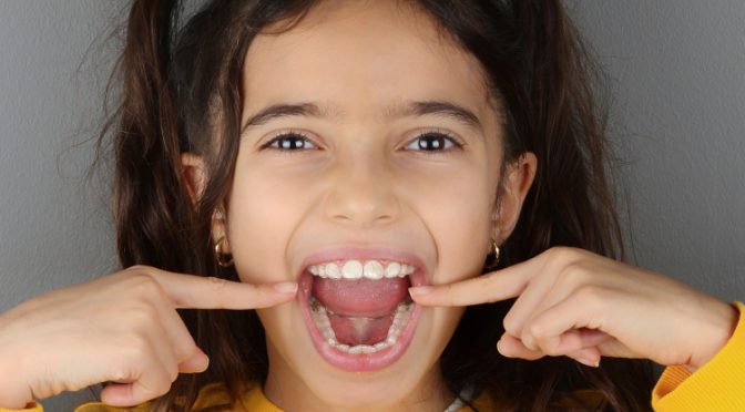 Çocuklarda Erken Dönem Ortodonti ve Çocuklara yönelik şeffaf plaklar tedavisi